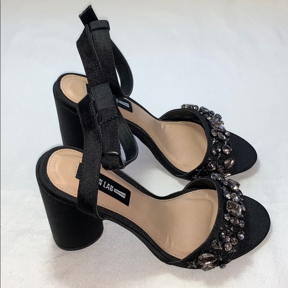 New Women's Design Lab L&T Embellished Sandals - Picture 3 of 13